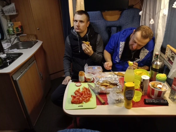 «На всю дорогу — 400 литров топлива». Белорус проехал на кемпере по России и рассказал о впечатлениях