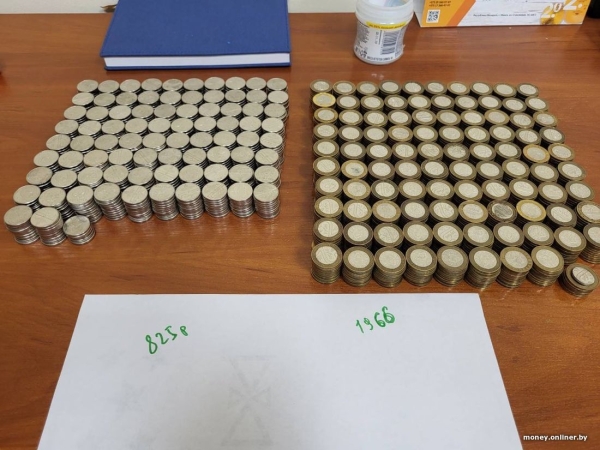«Собрал монетами 4000 рублей». Белорусы показывают свои копилки