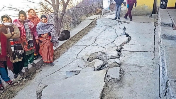 В Индии проваливается под землю целый город. Власти не могут разобраться в причинах