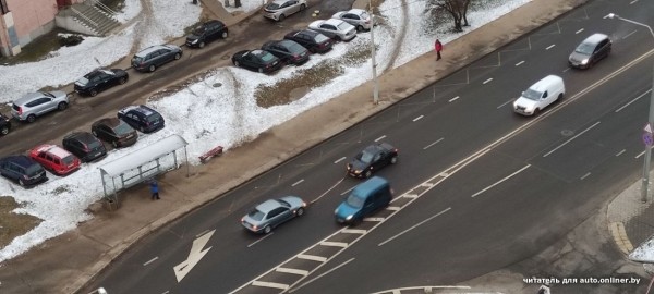 На дорогах Беларуси. Почему этот BMW тянет другую машину задом наперед?