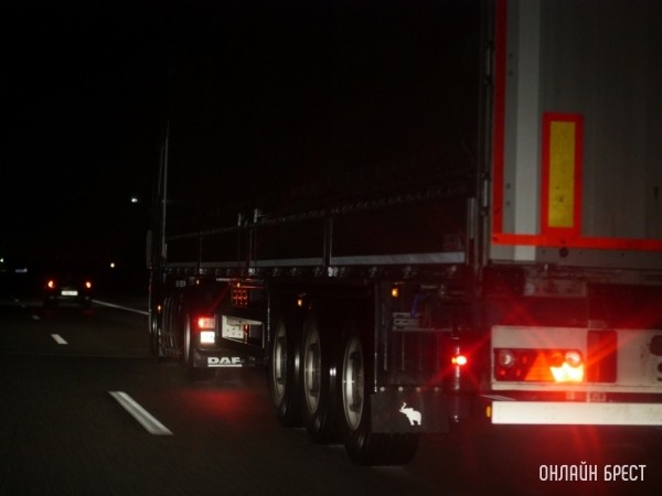 Дальнобойщик нашел способ побыстрее въехать на таможню. Закончилось все уголовным делом