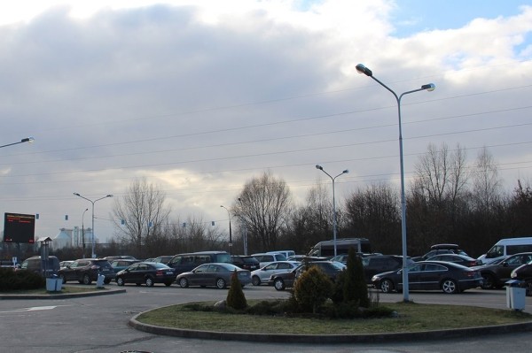 На границе в Бресте взялись за вклинивающихся «ждунов» и установили знак. Поможет?