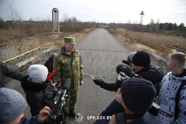 Журналисты иностранных СМИ побывали на границе с Украиной
