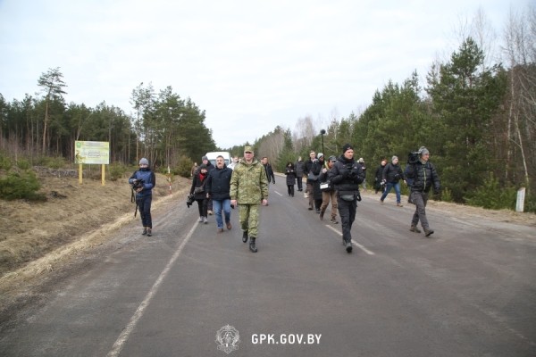 Журналисты иностранных СМИ побывали на границе с Украиной