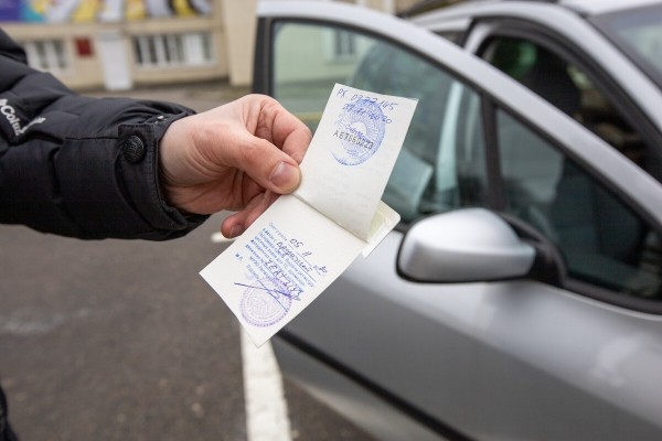 Белорус хотел поставить автомобиль на учет, но в ГАИ его ждал неприятный сюрприз. «Машиной пользоваться не могу, сбыть ее – тоже»