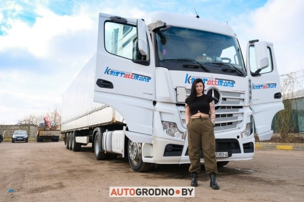 «Красивые девушки тоже идут в дальнобой»: Юлия из Гродно оставила маникюрный бизнес и теперь водит большегруз