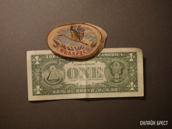 Белорусы с начала года купили валюты больше, чем сдали