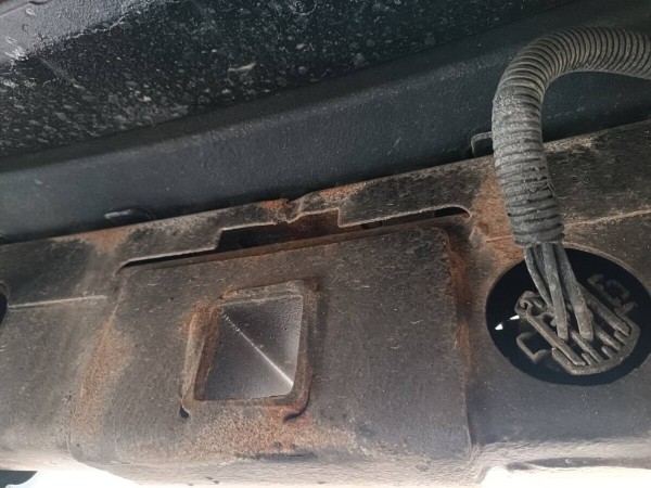 «Все гофры с проводкой посечены песком!». Белорусу так отпескоструили Cadillac, что у машины отказала электроника и кузов начал ржаветь