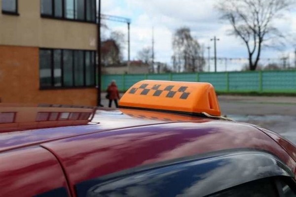 Таксист забрал себе забытый пассажиром мобильный телефон и стал фигурантом уголовного дела