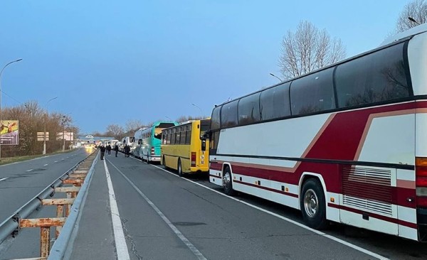 На автобусе в Польшу. Сколько придется простоять в очереди на белорусской границе?