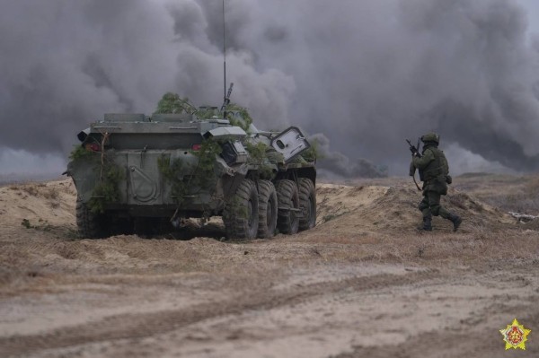 На полигоне «Брестский» отработали уничтожение незаконного вооруженного формирования