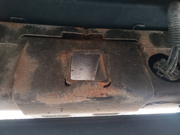 «Все гофры с проводкой посечены песком!». Белорусу так отпескоструили Cadillac, что у машины отказала электроника и кузов начал ржаветь