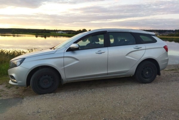 «Останемся без денег и машины». Cемья купила автомобиль, а сейчас его забирают через суд