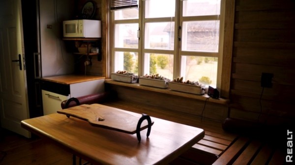 Две веранды и пять печей. Семья отремонтировала родительский дом в Брестской области и превратила его в уютную усадьбу