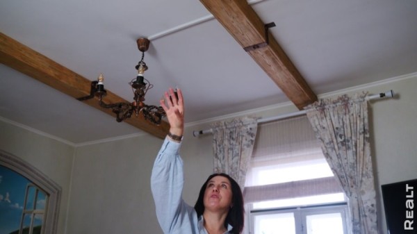 Две веранды и пять печей. Семья отремонтировала родительский дом в Брестской области и превратила его в уютную усадьбу