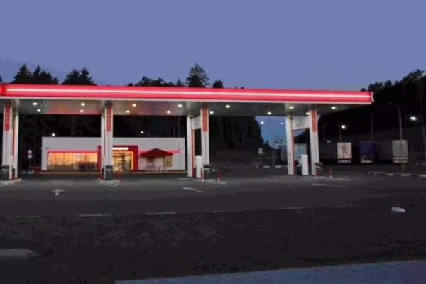 Водитель грузовика с лопатой напал на АЗС под Дрогичином и требовал коньяк Водитель грузовика с лопатой напал на АЗС под Дрогичином и требовал коньяк