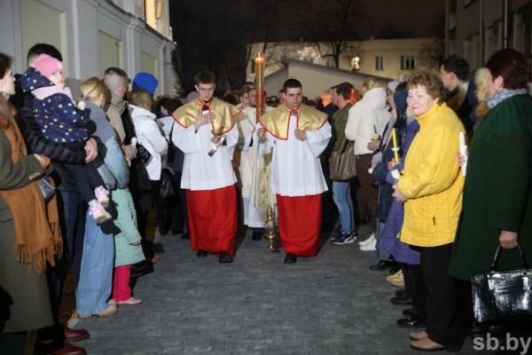 В брестском костеле Воздвижения Святого Креста прошло праздничное богослужение