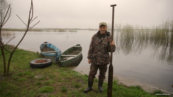 «Считалось, если есть лодка, ты хозяин». Мужчина из Брестской области 30 лет занимается необычным делом