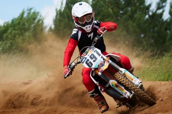 14-летний кобринчанин стал абсолютным лидером первого этапа чемпионата и первенства Беларуси по мотокроссу