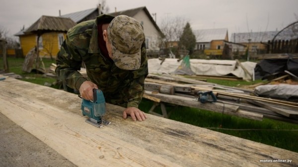 «Считалось, если есть лодка, ты хозяин». Мужчина из Брестской области 30 лет занимается необычным делом