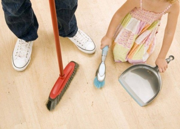 С какого возраста детей можно привлекать к работе по дому?