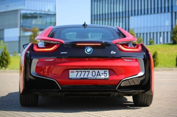 22-летний парень из Жодино купил BMW i8 за $100 тысяч — доволен?