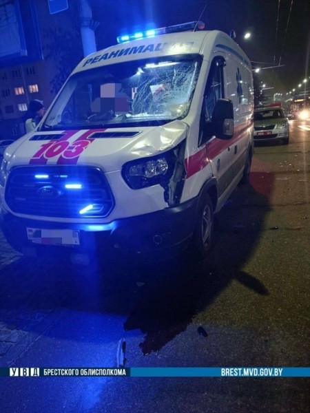 В Бресте на пешеходном переходе автомобиль скорой медицинской помощи сбил пенсионера. Расследование завершено