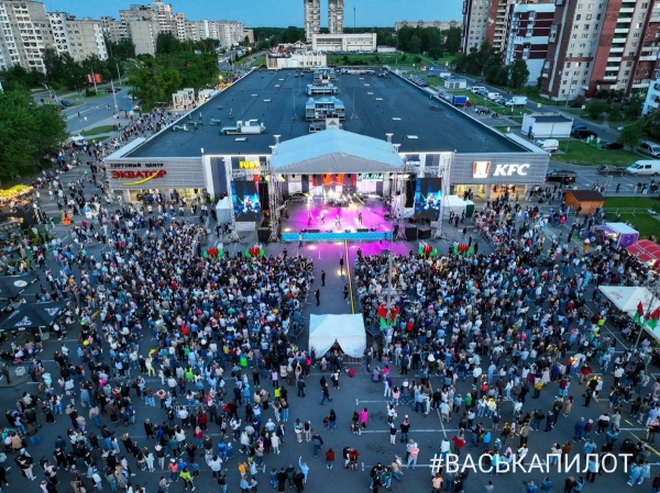 Выступлением Galibri & Mavik и красивым фейерверком завершились празднования 45-летия Московского района Бреста Выступлением Galibri & Mavik и красивым фейерверком завершились празднования 45-летия Московского района Бреста