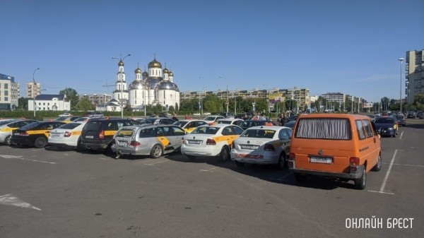 Инопланетяне и спящие водители. Рассказываем нестандартные истории из жизни такси