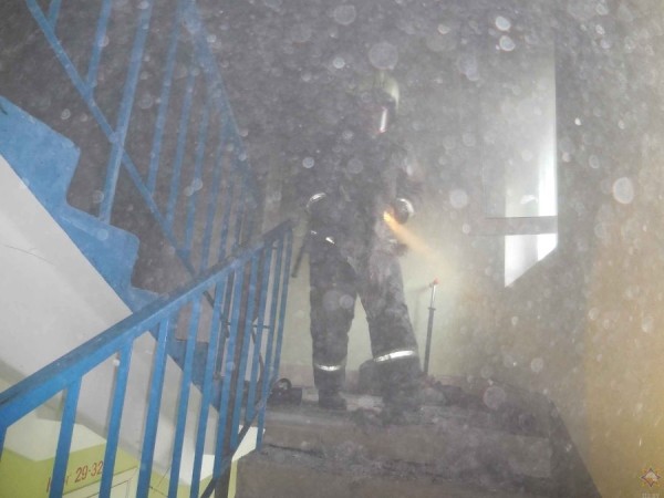 Акриловая ванна загорелась между этажами многоэтажки в Бобруйске