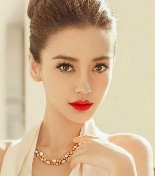 Длинные ноги, худоба и высокий нос. Китайские стандарты красоты вас удивят