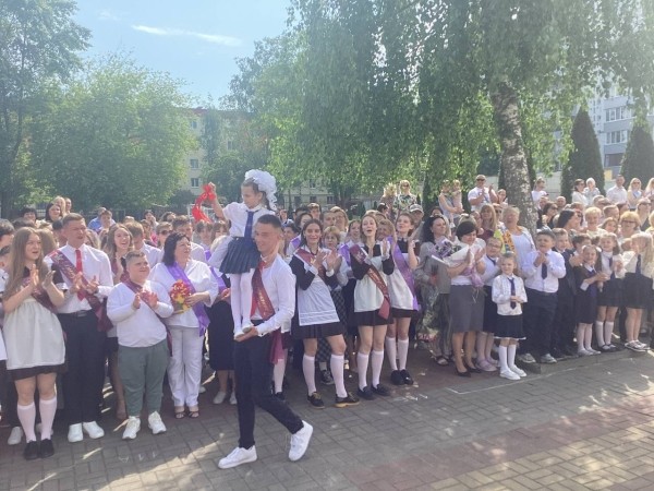 Последний звонок в ГУО «Лицей № 1 имени А.С. Пушкина г. Бреста» и ГУО «Средняя школа № 18  г. Бреста»