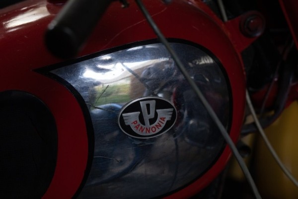 Легендарный тульский «Муравей» и венгерская «Паннония». Белорус собрал большую коллекцию советской мототехники