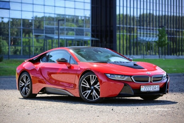 22-летний парень из Жодино купил BMW i8 за $100 тысяч — доволен?
