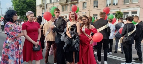 Праздник для выпускников «Алые паруса» прошел в Бресте
