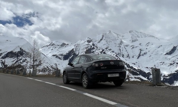 Белорусы потратили 3 000 евро в поездке по Европе на старенькой Mazda 3