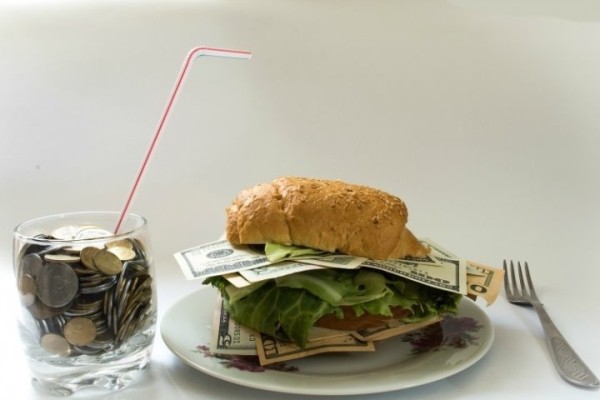 Сколько денег белорусы тратят на еду