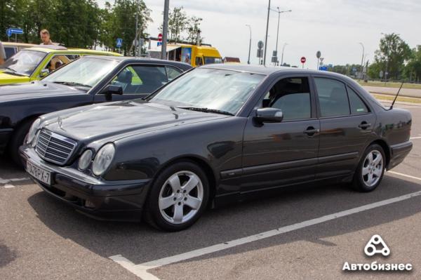 «Нет года выпуска, есть состояние». В Беларуси владельцы старых Mercedes собрались на большую встречу
