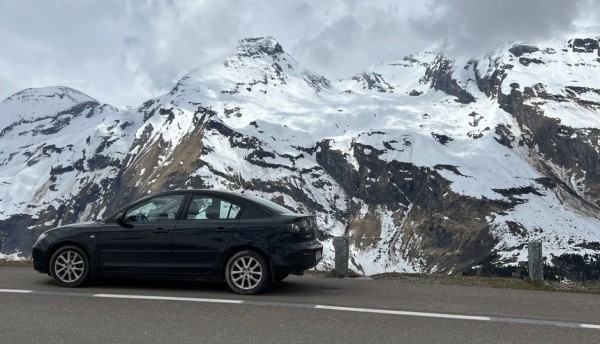 Белорусы потратили 3 000 евро в поездке по Европе на старенькой Mazda 3