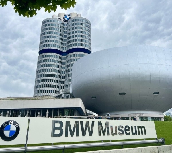 Белорусы потратили 3 000 евро в поездке по Европе на старенькой Mazda 3