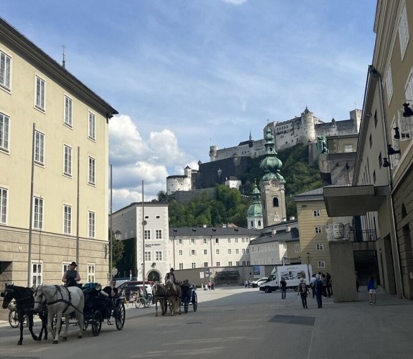 Белорусы потратили 3 000 евро в поездке по Европе на старенькой Mazda 3