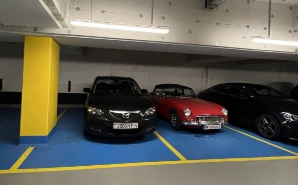 Белорусы потратили 3 000 евро в поездке по Европе на старенькой Mazda 3