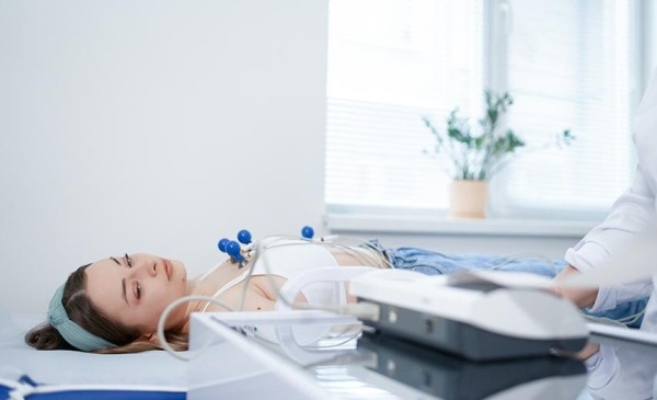 
												Чем занимается кардиолог и почему важно его посетить?
											