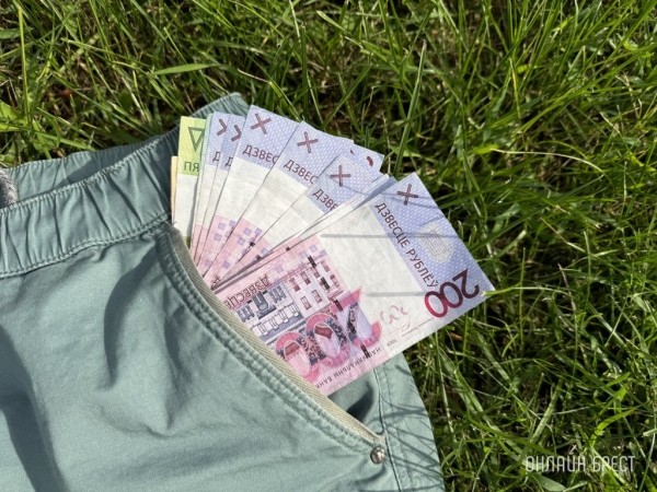 В Беларуси в 2025 году повысят зарплаты бюджетникам. Кому и когда?