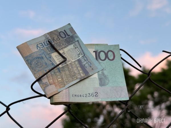 В Беларуси зарплату педагогов в 2025 году уравняют со средней по стране