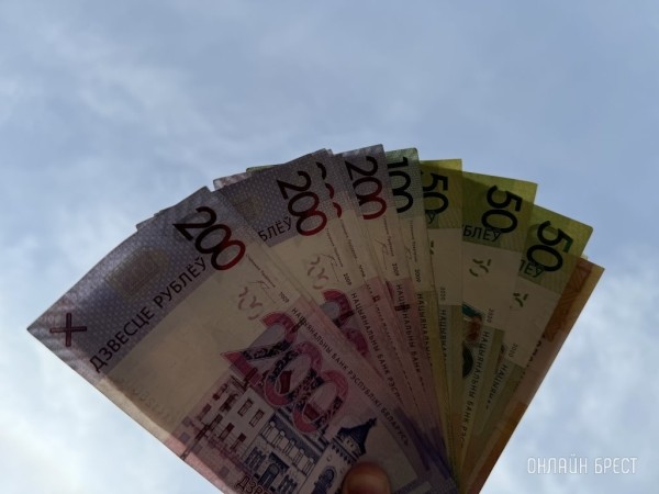 В Беларуси с 1 сентября может вырасти базовая ставка. Кому поднимут зарплаты?