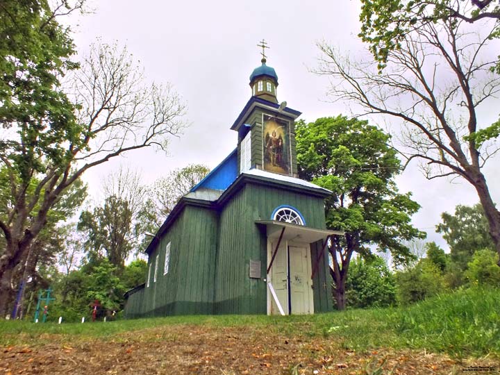
												В Каменецком районе поваленное ветром дерево повредило деревянную церковь — памятник народного зодчества
											