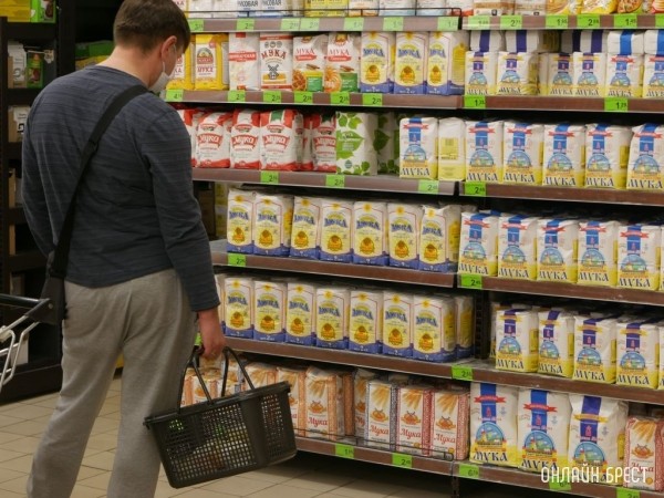 Сколько белорусы в среднем тратят в магазинах за день? Рассказали в Белстате