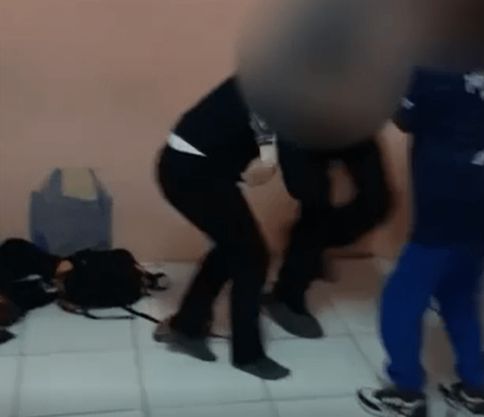 
												Подростки в Барановичах публиковали шокирующие фото и видео издевательств над сверстниками — подробности и видео
											