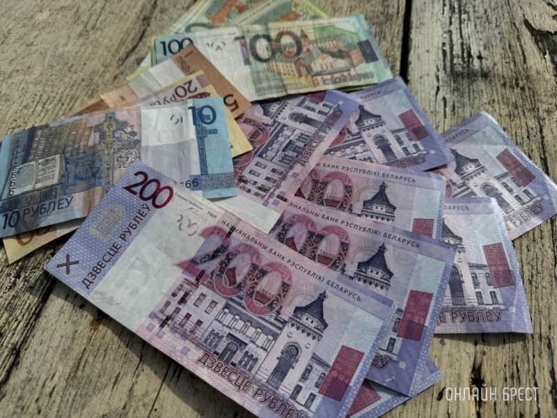 Средняя зарплата бюджетников выросла в Беларуси. Вот на сколько